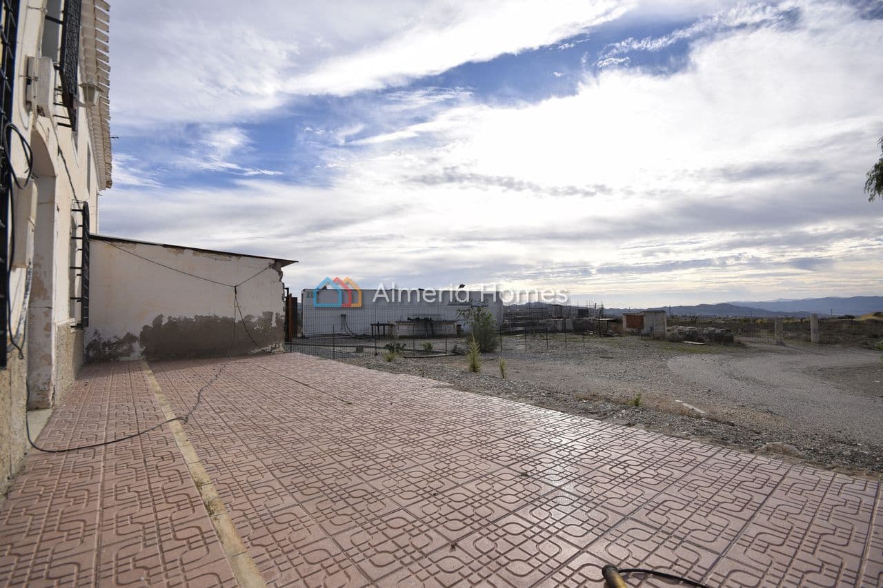 6 bedroom Finca/Country House for sale in Albox with garage - € 124,995 (Ref: 10172709)