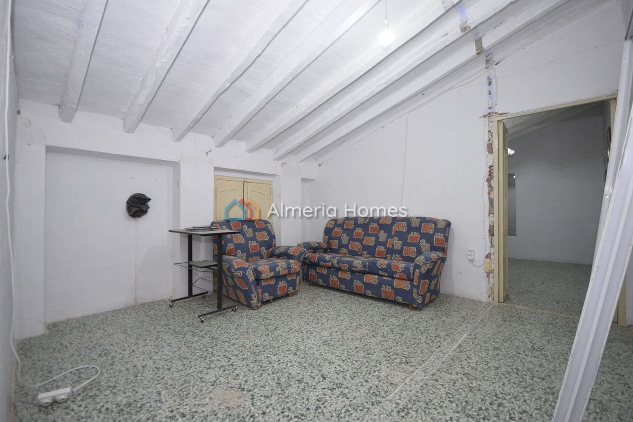 6 bedroom Finca/Country House for sale in Albox with garage - € 124,995 (Ref: 10172709)