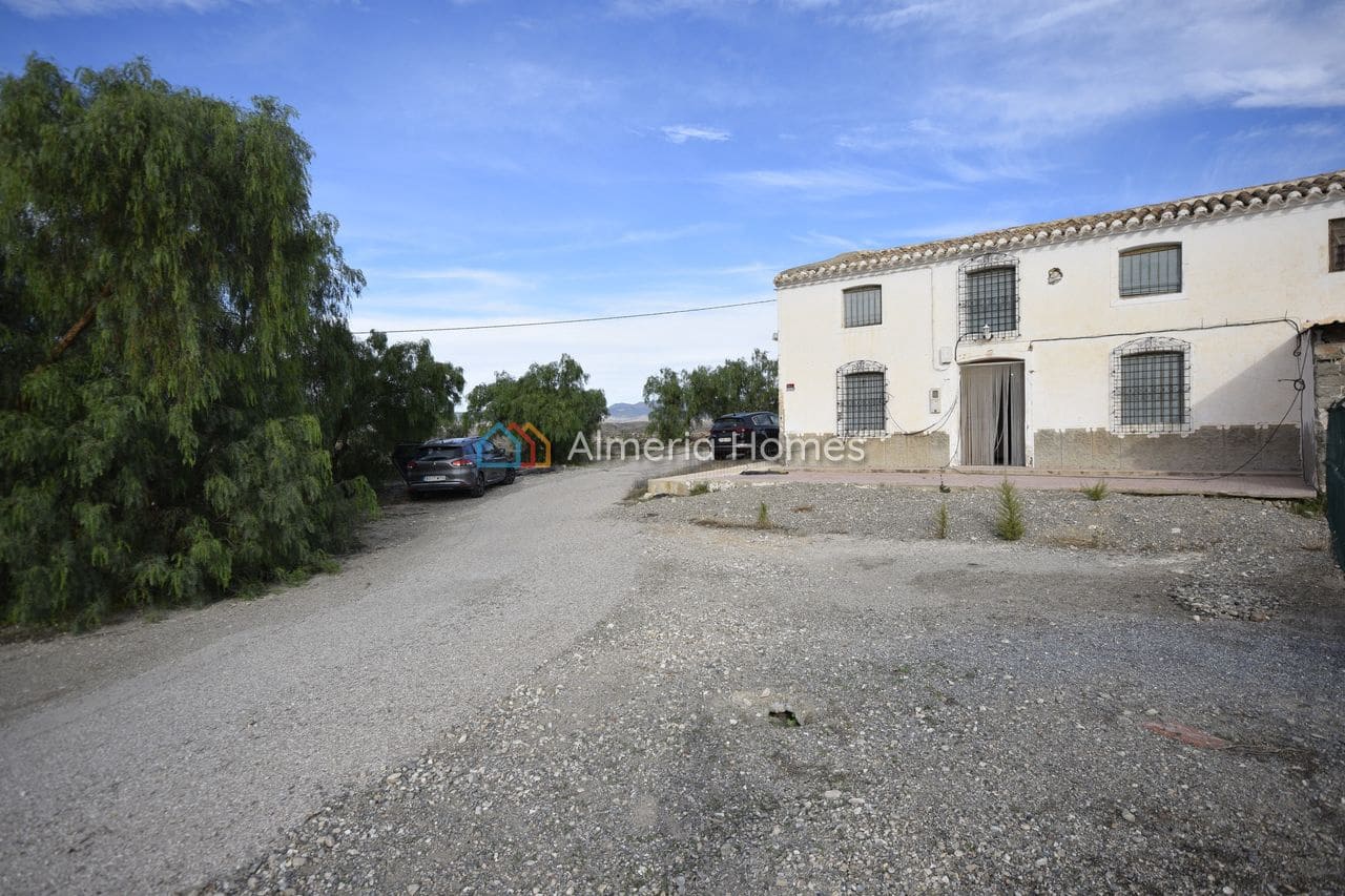 6 bedroom Finca/Country House for sale in Albox with garage - € 124,995 (Ref: 10172709)