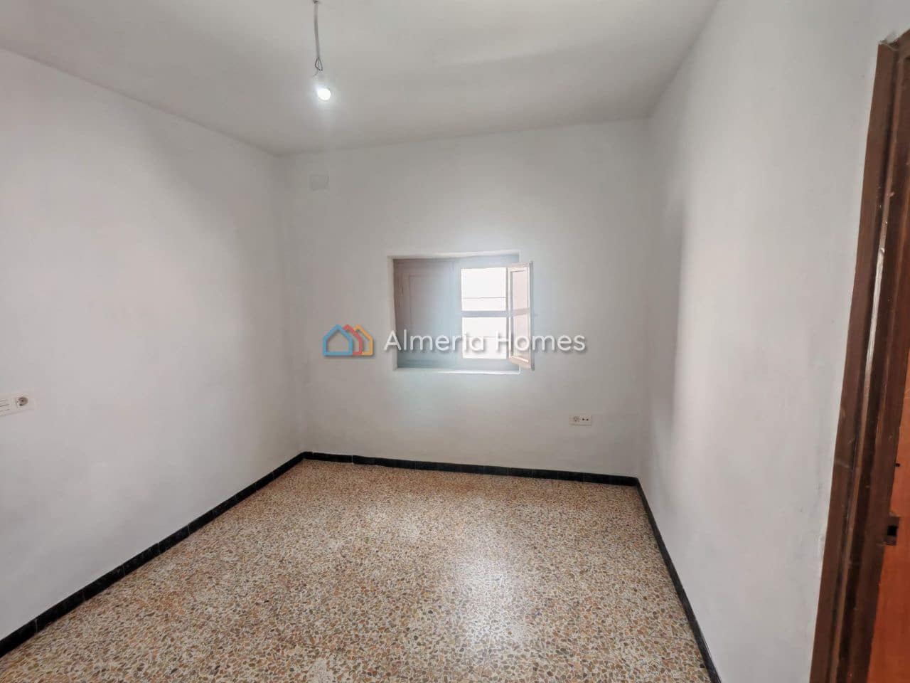 6 quarto Casa em Banda para venda em Caniles com garagem - 110 000 € (Ref: 10175711)