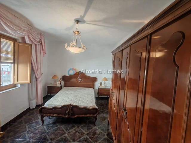 6 quarto Casa em Banda para venda em Caniles com garagem - 110 000 € (Ref: 10175711)