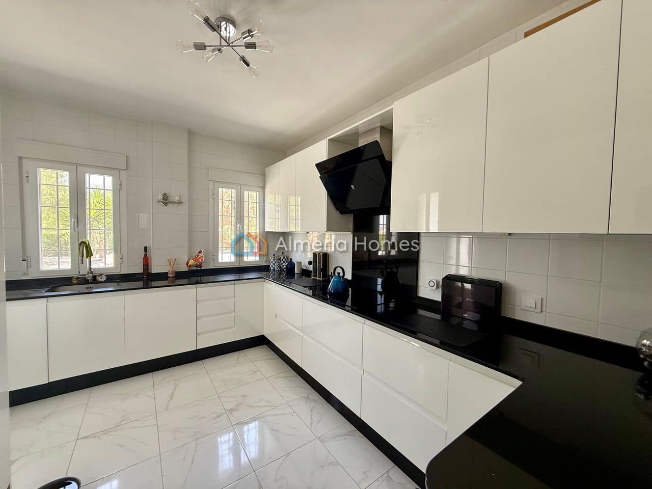 3 bedroom Villa for sale in Albox with pool garage - € 395,000 (Ref: 10183620)