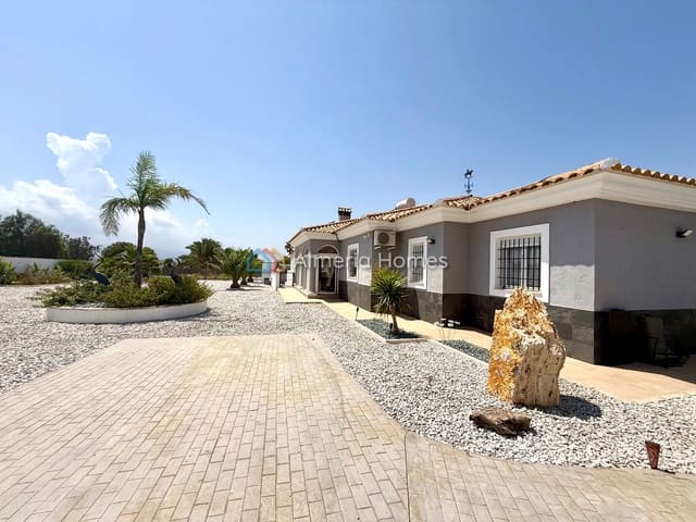 3 bedroom Villa for sale in Albox with pool garage - € 395,000 (Ref: 10183620)