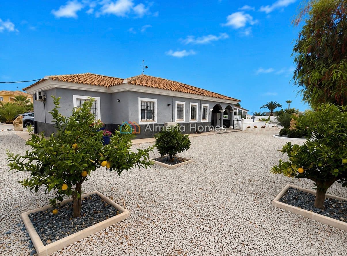 3 bedroom Villa for sale in Albox with pool garage - € 395,000 (Ref: 10183620)
