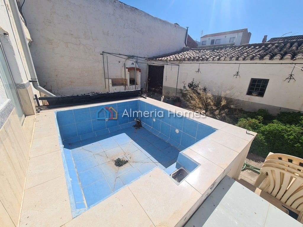 5 soveværelse Byhus til salg i Caniles med swimmingpool - € 110.000 (Ref: 1046617)