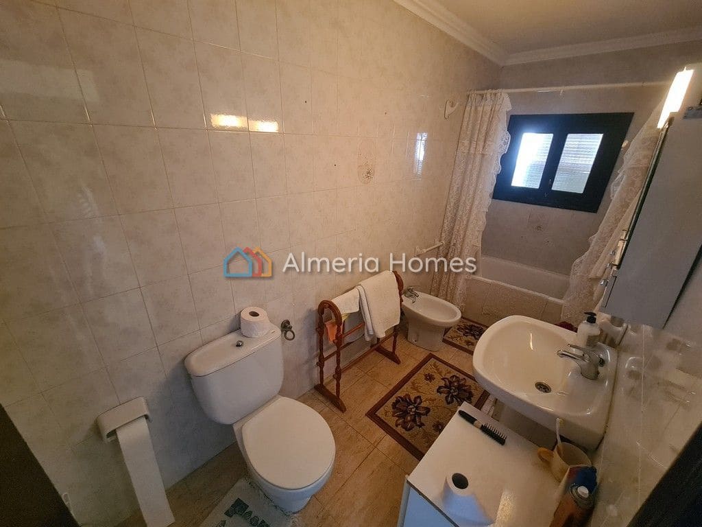 5 soveværelse Byhus til salg i Caniles med swimmingpool - € 110.000 (Ref: 1046617)