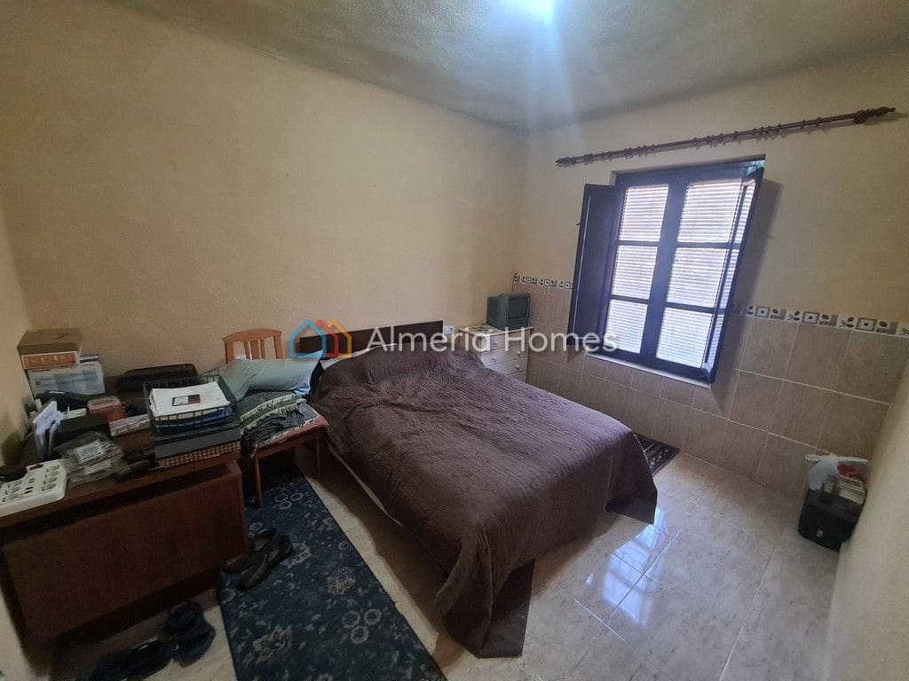 5 soveværelse Byhus til salg i Caniles med swimmingpool - € 110.000 (Ref: 1046617)