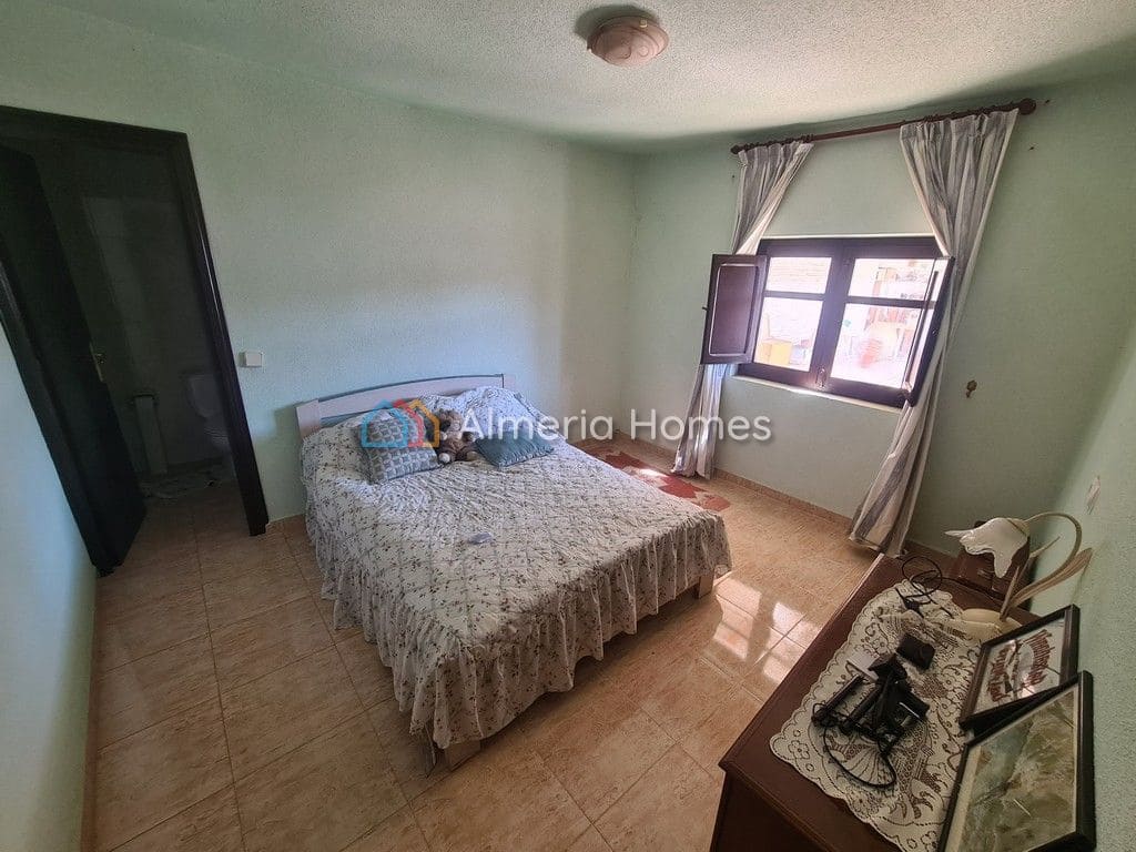 5 soveværelse Byhus til salg i Caniles med swimmingpool - € 110.000 (Ref: 1046617)