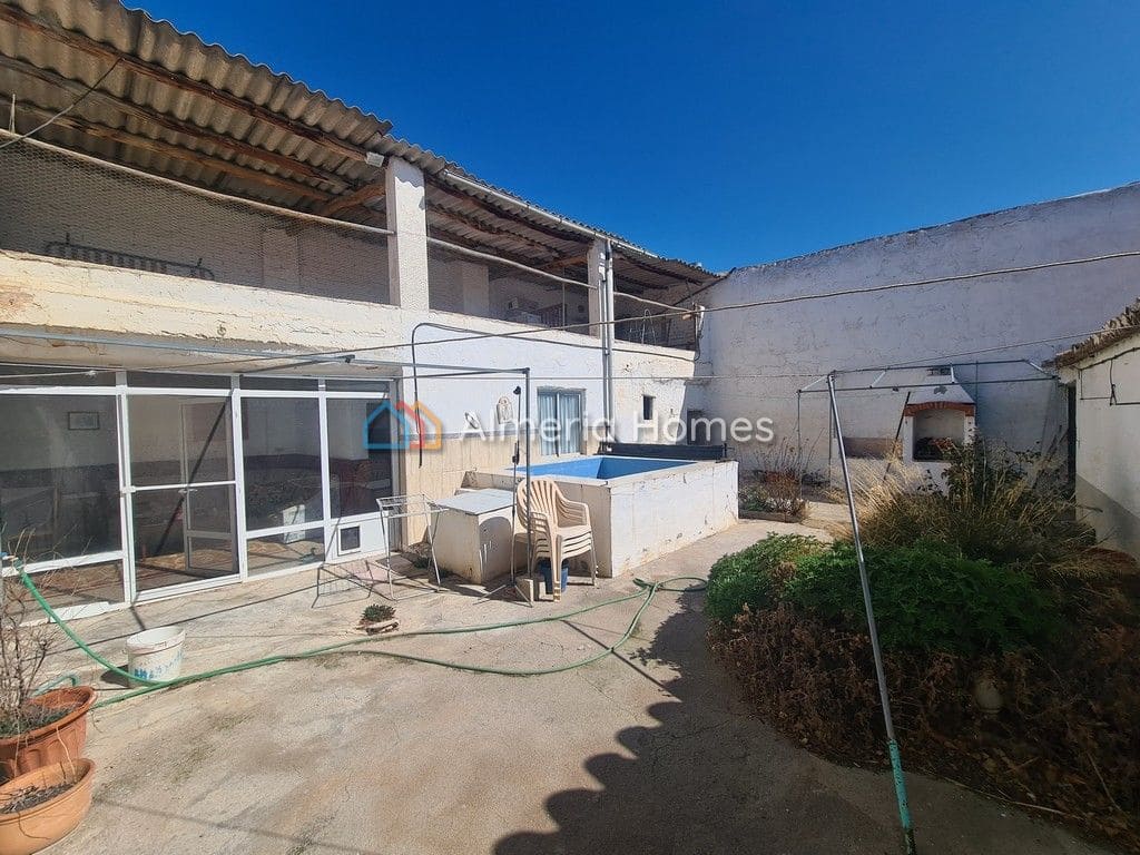 5 soveværelse Byhus til salg i Caniles med swimmingpool - € 110.000 (Ref: 1046617)