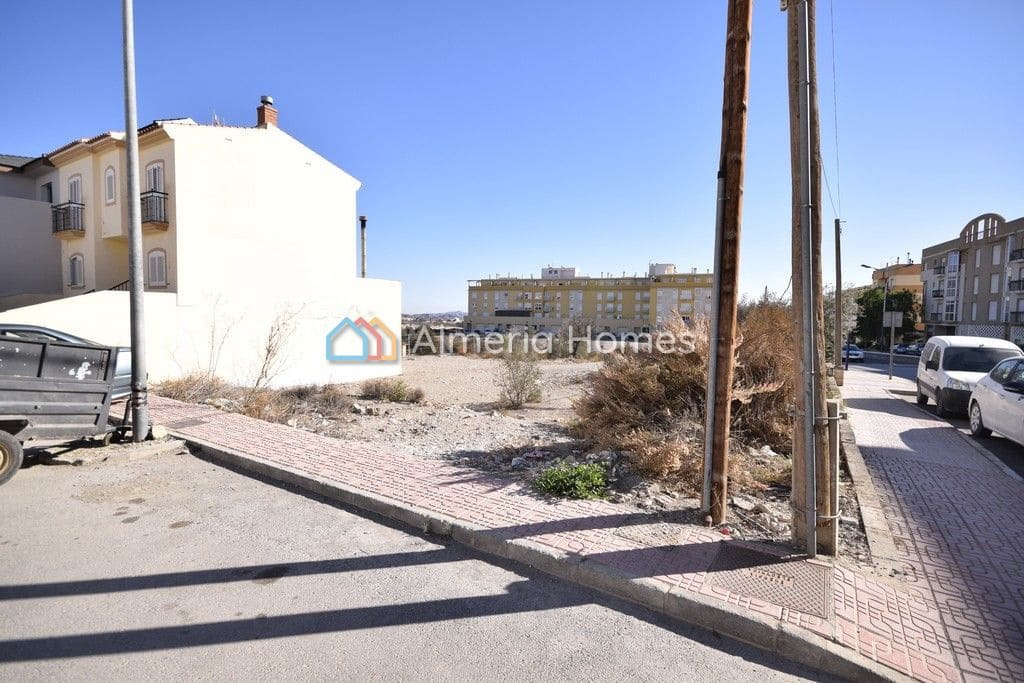 Grunde uden byggetilladelser til salg i Albox - € 240.000 (Ref: 2840468)