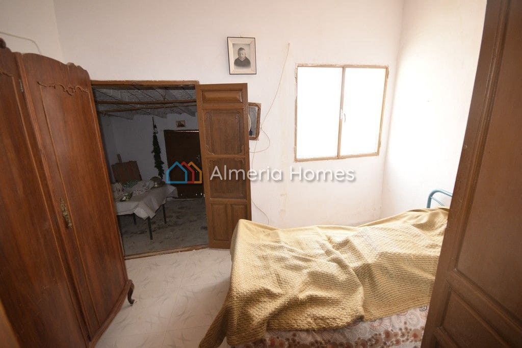 4 slaapkamer Huis te koop in Lijar - € 65.000 (Ref: 3560354)