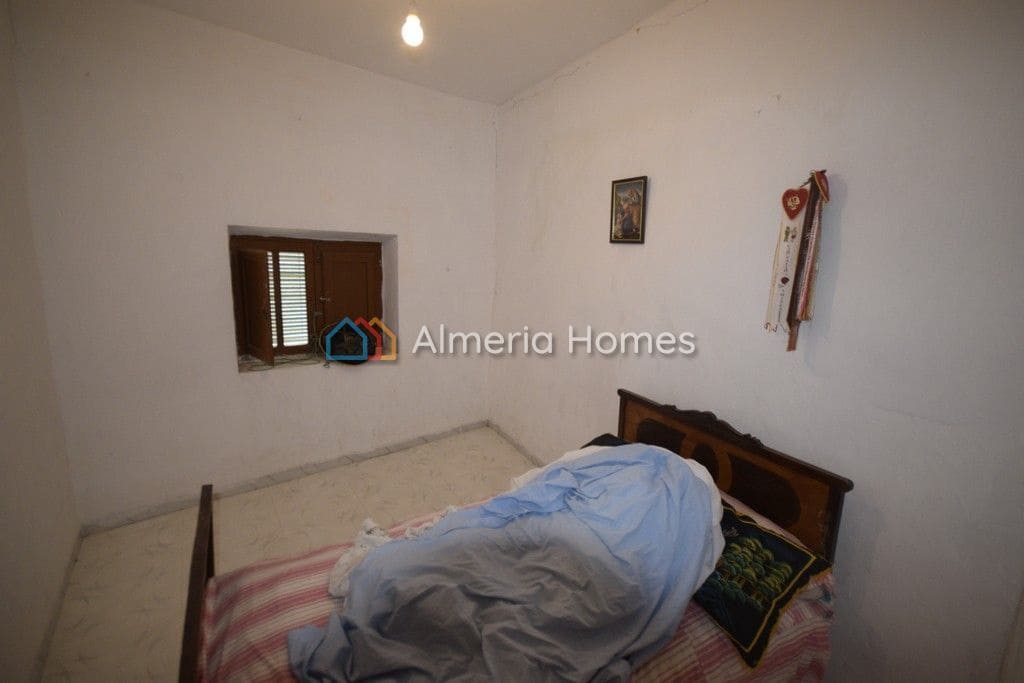 4 slaapkamer Huis te koop in Lijar - € 65.000 (Ref: 3560354)