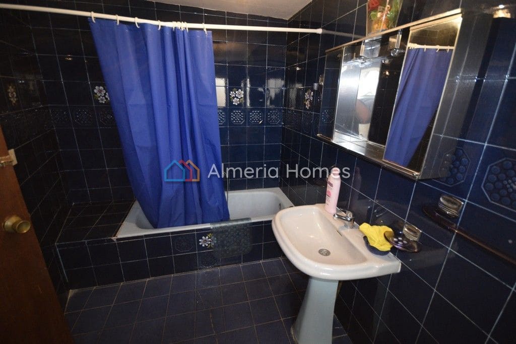 4 slaapkamer Huis te koop in Lijar - € 65.000 (Ref: 3560354)