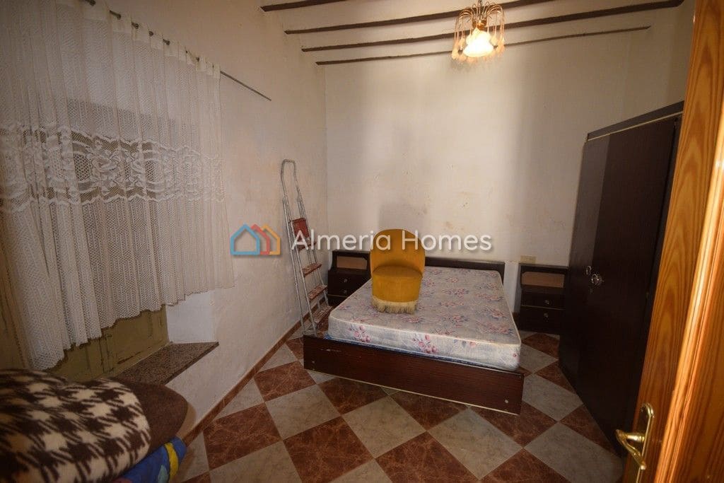 4 slaapkamer Huis te koop in Lijar - € 65.000 (Ref: 3560354)