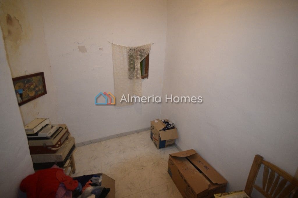 4 slaapkamer Huis te koop in Lijar - € 65.000 (Ref: 3560354)