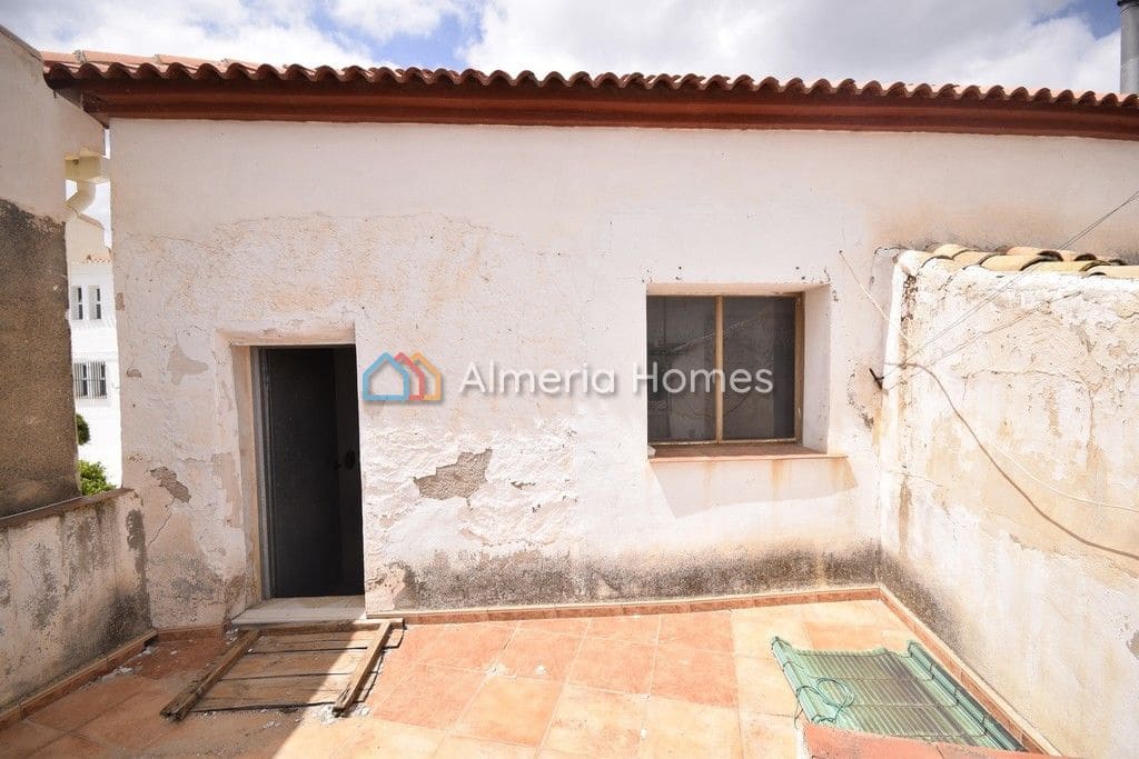 4 slaapkamer Huis te koop in Lijar - € 65.000 (Ref: 3560354)