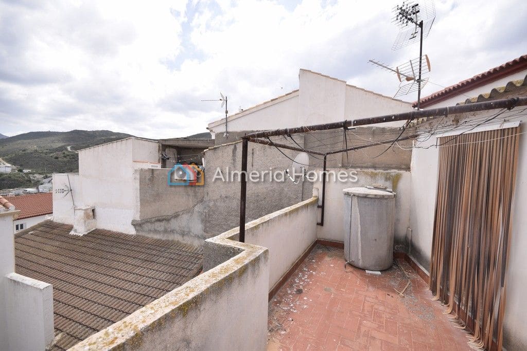 4 slaapkamer Huis te koop in Lijar - € 65.000 (Ref: 3560354)