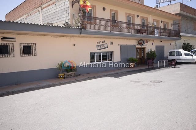 Gewerbe zu verkaufen in La Alfoquia, Zurgena - 900.000 € (Ref: 4052798)