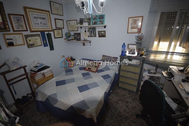 Gewerbe zu verkaufen in La Alfoquia, Zurgena - 900.000 € (Ref: 4052798)