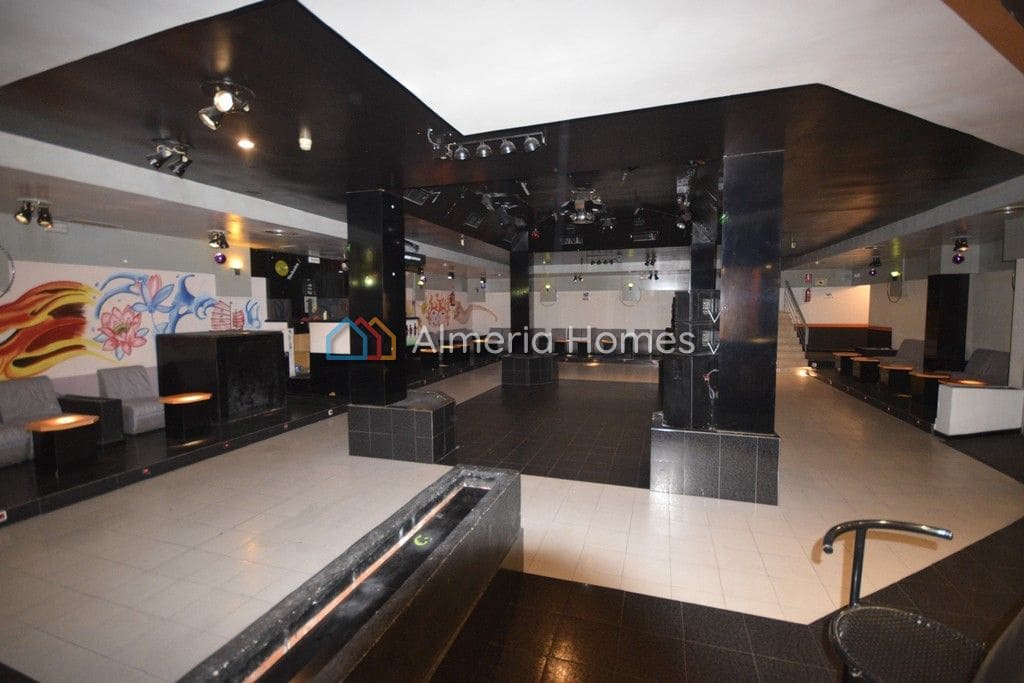 Gewerbe zu verkaufen in La Alfoquia - 900.000 € (Ref: 4052798)