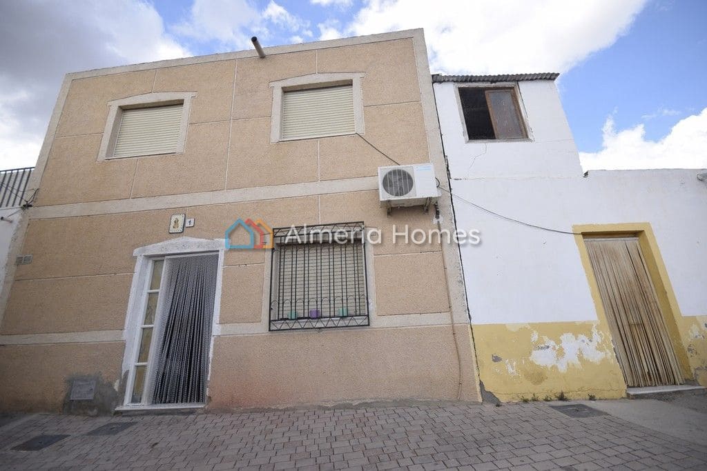 4 bedroom Townhouse for sale in Albox - € 68,000 (Ref: 4172313)