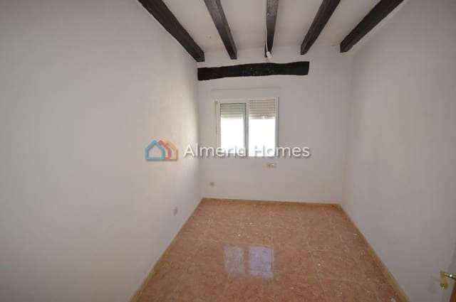 5 soveværelse Byhus til salg i Urrácal - € 99.000 (Ref: 4517686)