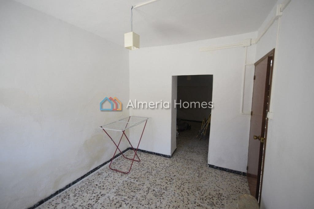 5 soveværelse Byhus til salg i Cela - € 49.500 (Ref: 4679984)