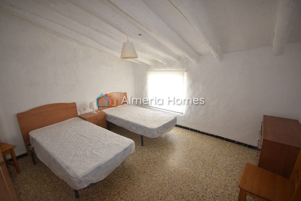 5 soveværelse Byhus til salg i Cela - € 49.500 (Ref: 4679984)