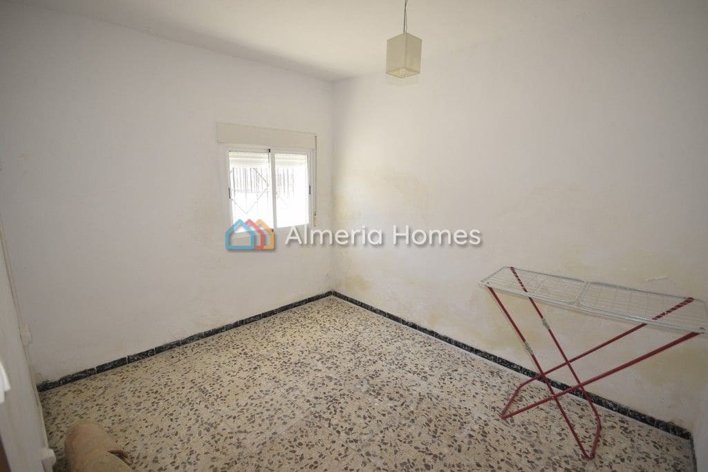 5 soveværelse Byhus til salg i Cela - € 49.500 (Ref: 4679984)