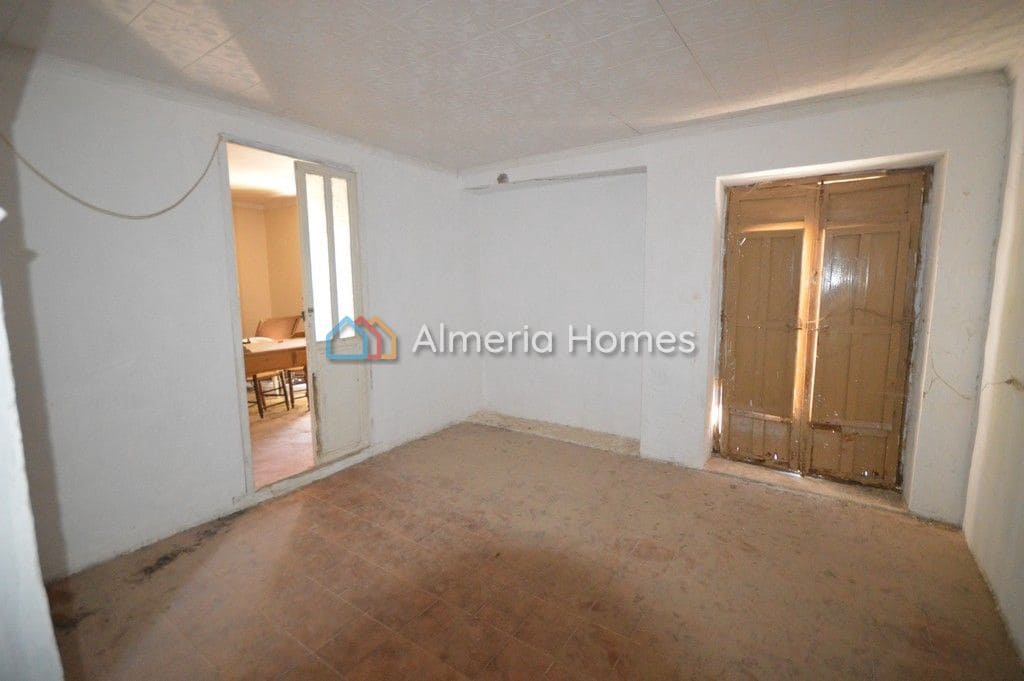 5 bedroom Finca/Country House for sale in Arboleas - € 85,000 (Ref: 5649828)