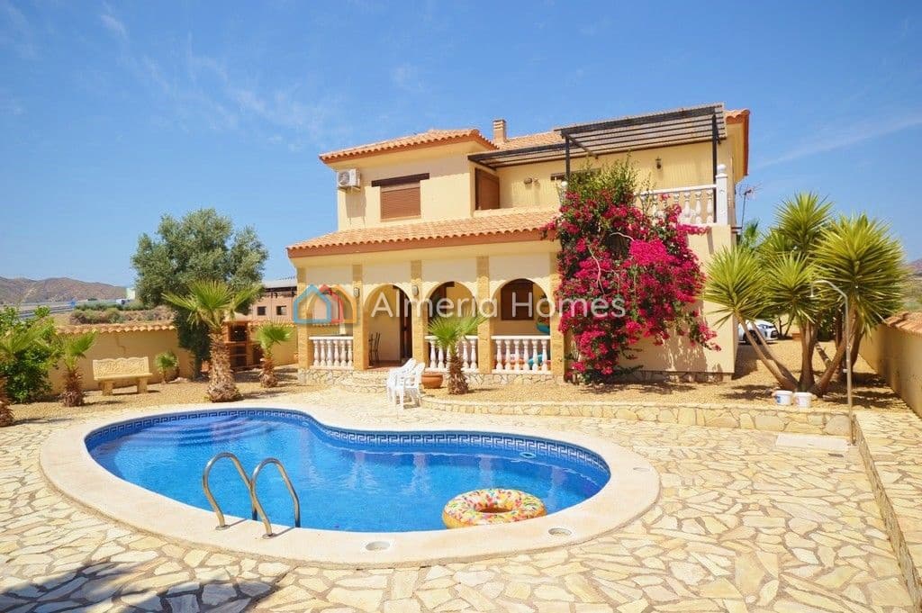 3 slaapkamer Villa te koop in Zurgena met zwembad - € 299.000 (Ref: 6992902)