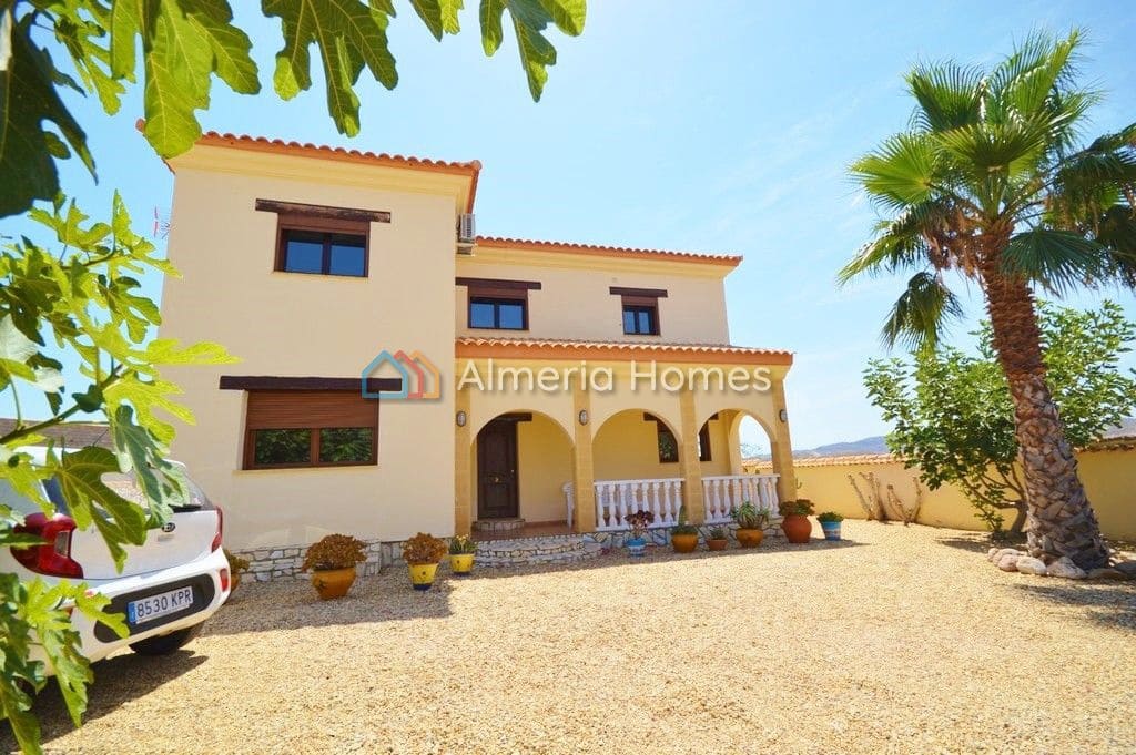 3 slaapkamer Villa te koop in Zurgena met zwembad - € 299.000 (Ref: 6992902)