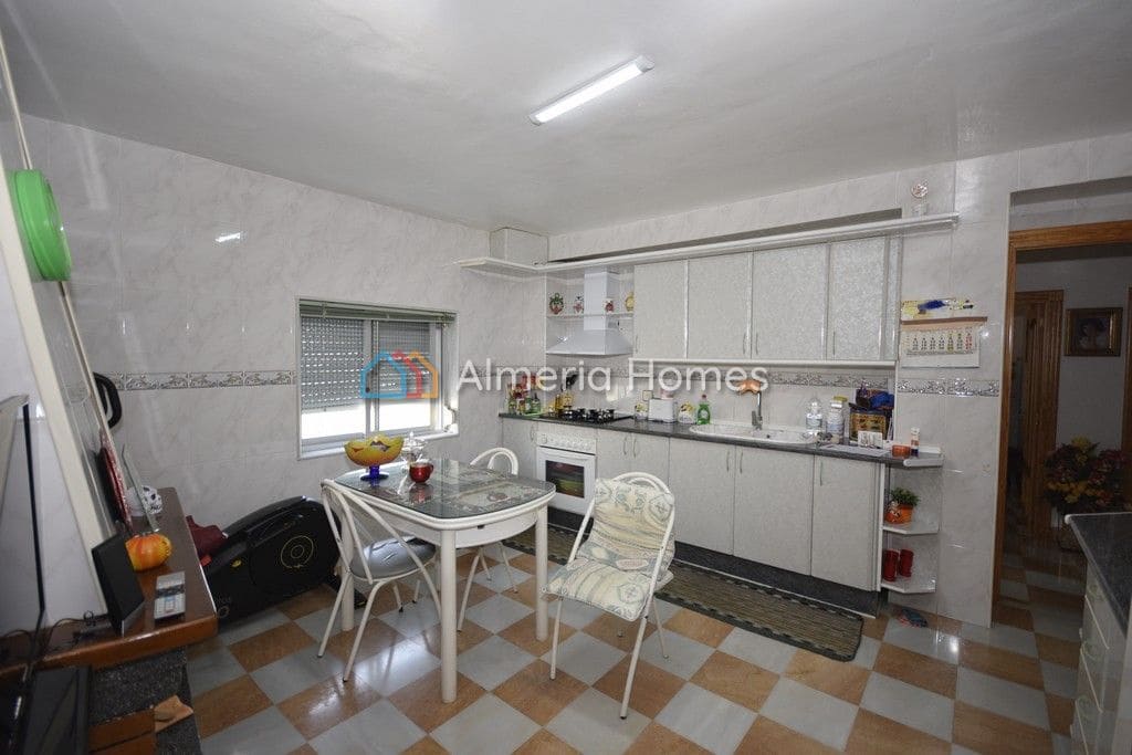 4 soveværelse Byhus til salg i Macael - € 119.995 (Ref: 7744942)