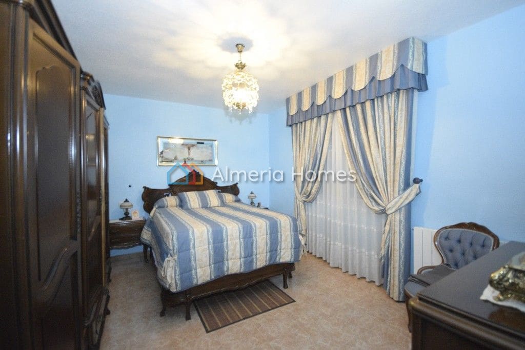 4 soveværelse Byhus til salg i Macael - € 119.995 (Ref: 7744942)