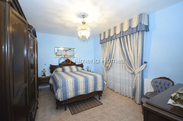 4 soveværelse Byhus til salg i Macael - € 119.995 (Ref: 7744942)