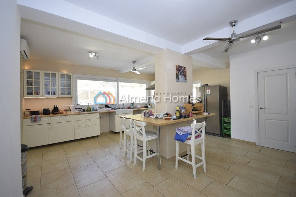 6 soverom Villa til salgs i Cuevas del Almanzora med svømmebasseng garasje - € 335 000 (Ref: 7864958)