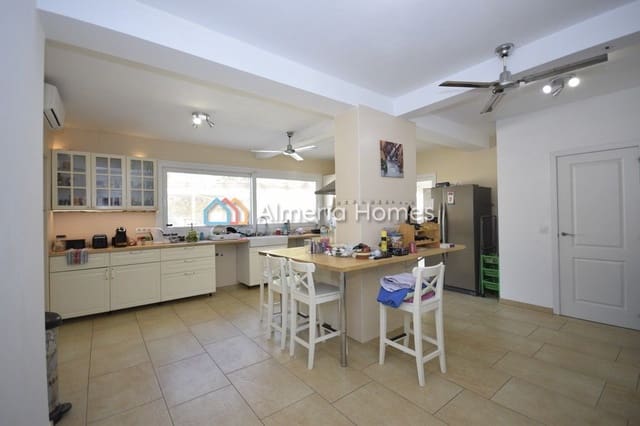 6 soverom Villa til salgs i Cuevas del Almanzora med svømmebasseng garasje - € 335 000 (Ref: 7864958)