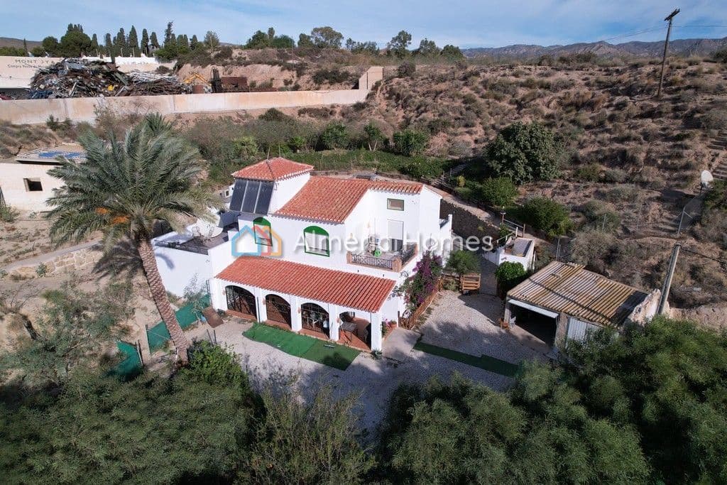 6 soverom Villa til salgs i Cuevas del Almanzora med svømmebasseng garasje - € 335 000 (Ref: 7864958)