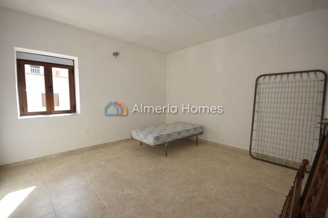 4 soveværelse Byhus til salg i Oria med garage - € 159.950 (Ref: 7898958)