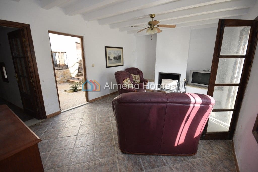 5 soveværelse Finca/Landehus til salg i Arboleas med swimmingpool - € 149.000 (Ref: 7935455)