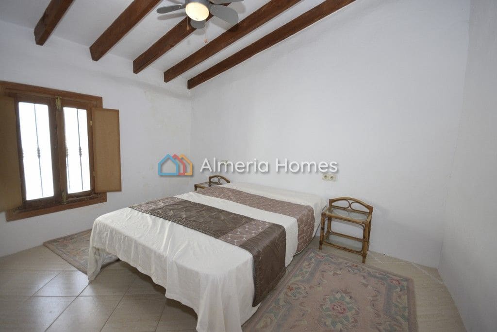 5 soveværelse Finca/Landehus til salg i Arboleas med swimmingpool - € 149.000 (Ref: 7935455)