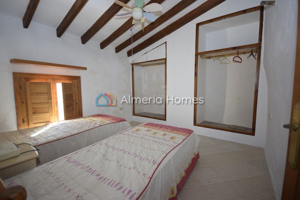 5 soveværelse Finca/Landehus til salg i Arboleas med swimmingpool - € 149.000 (Ref: 7935455)