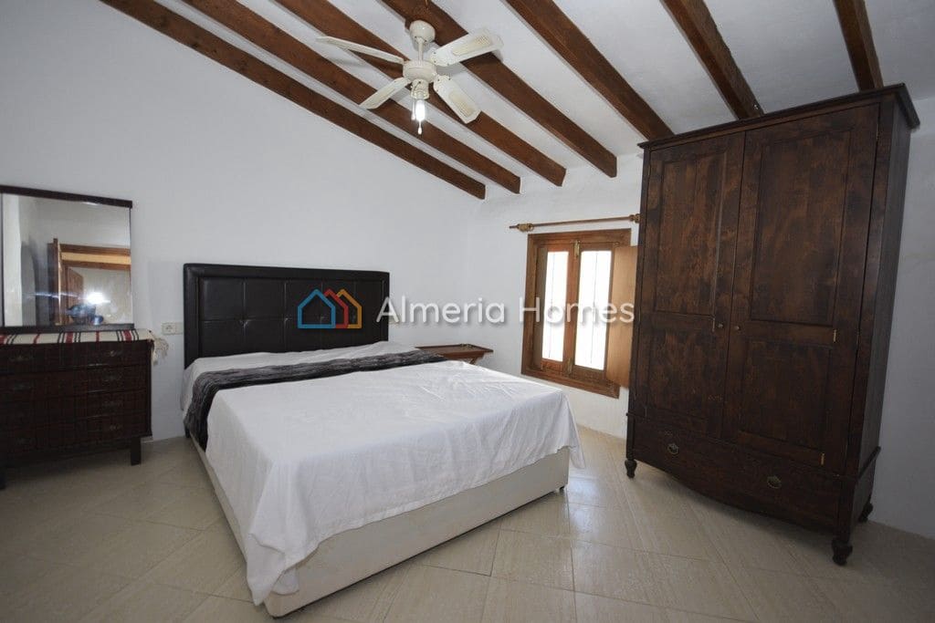 5 soveværelse Finca/Landehus til salg i Arboleas med swimmingpool - € 149.000 (Ref: 7935455)