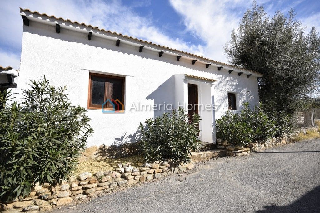 5 soveværelse Finca/Landehus til salg i Arboleas med swimmingpool - € 149.000 (Ref: 7935455)