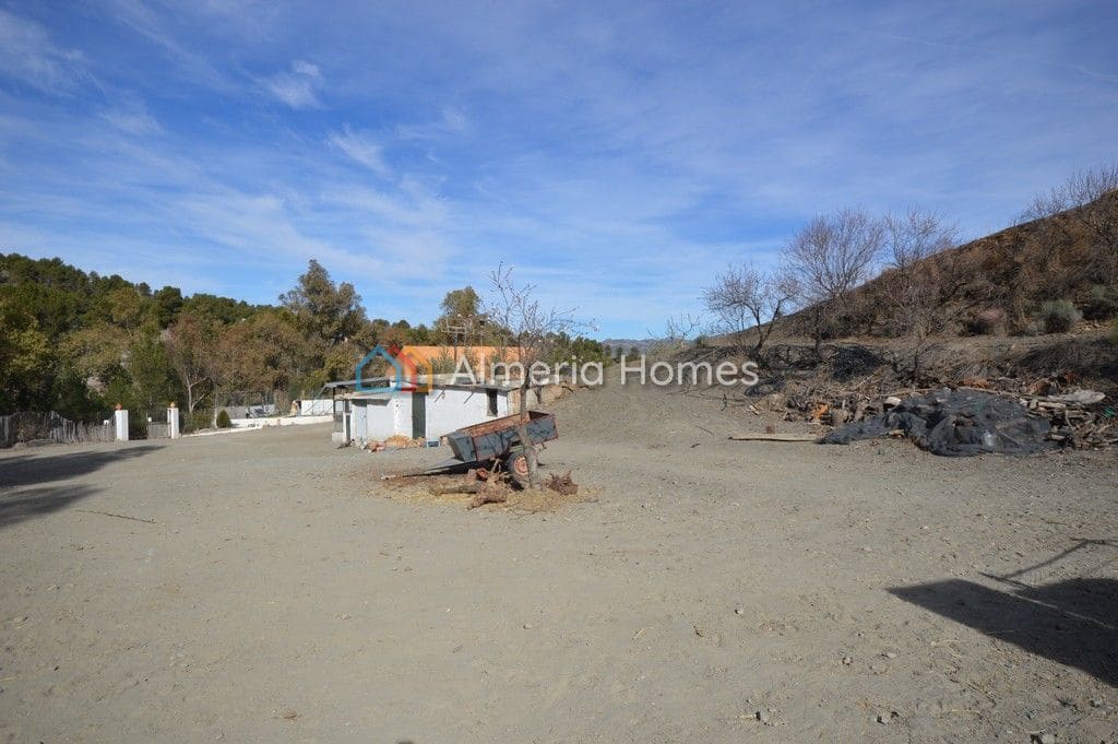 3 slaapkamer Finca/Landhuis te koop in Purchena met zwembad garage - € 140.000 (Ref: 8073543)