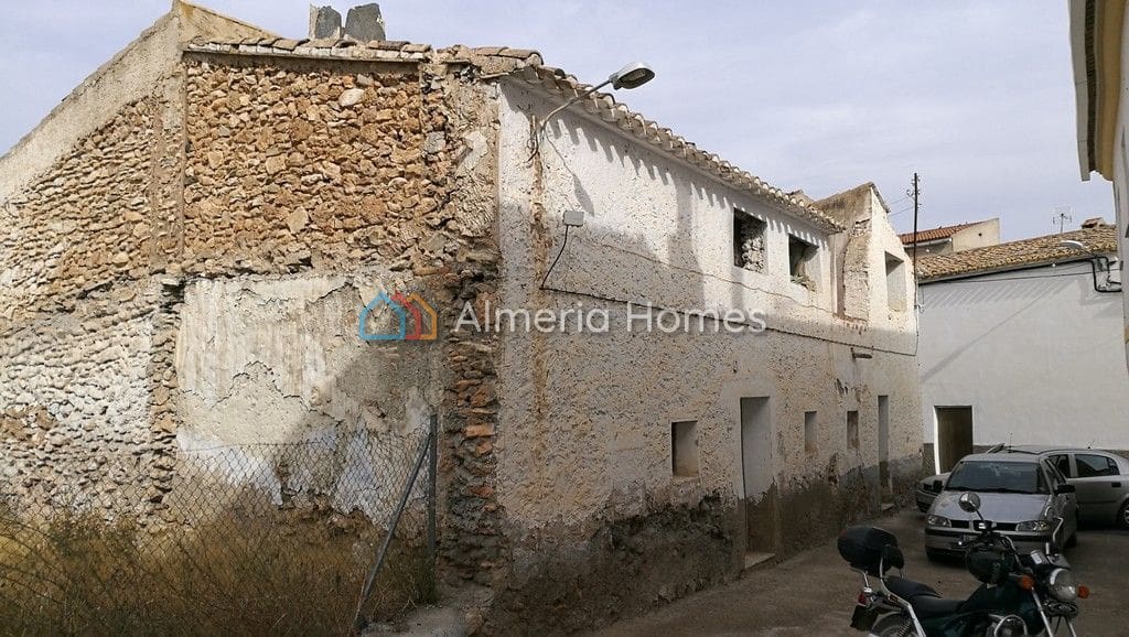 9 soveværelse Byhus til salg i Tijola - € 34.000 (Ref: 8118158)