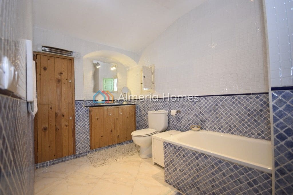 7 bedroom Finca/Country House for sale in Arboleas with pool - € 299,999 (Ref: 8141509)