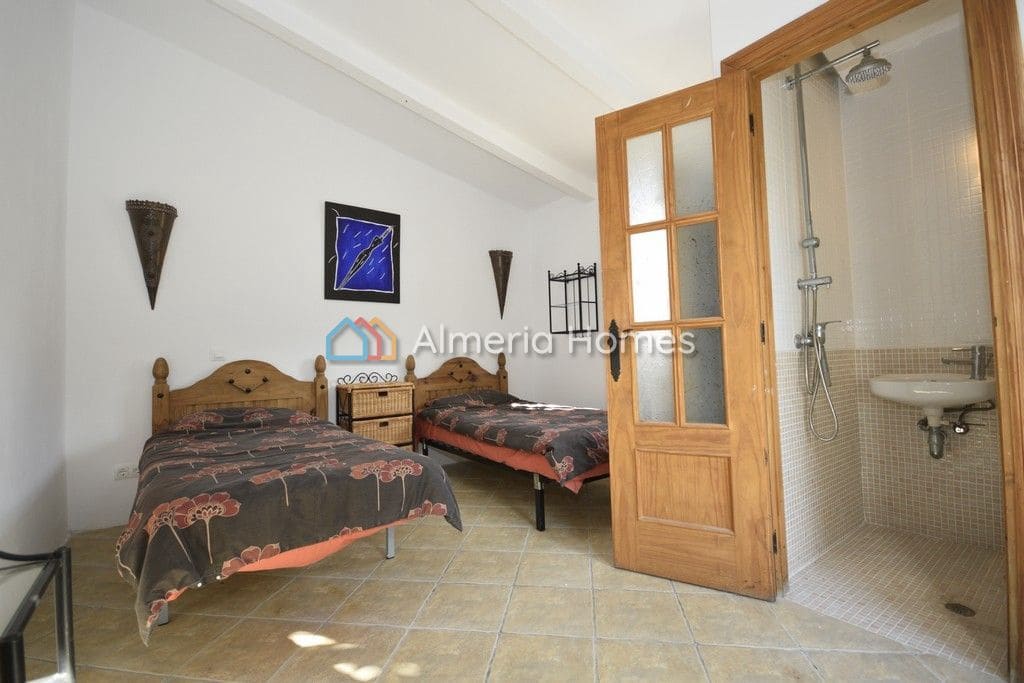 7 bedroom Finca/Country House for sale in Arboleas with pool - € 299,999 (Ref: 8141509)