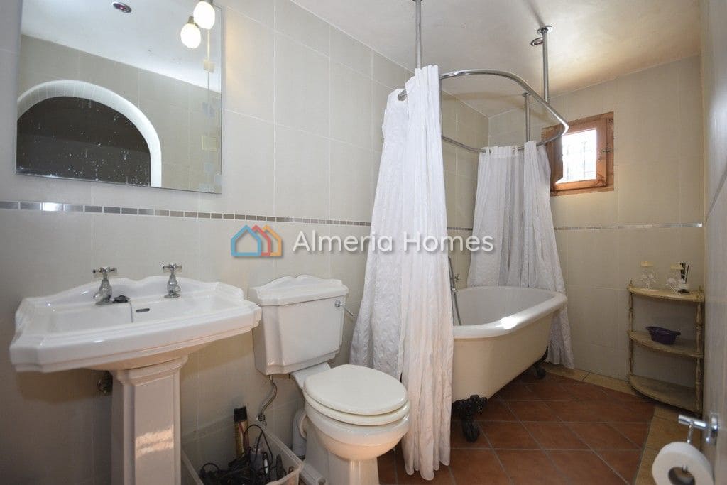 7 bedroom Finca/Country House for sale in Arboleas with pool - € 299,999 (Ref: 8141509)