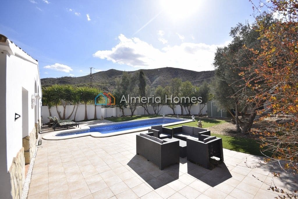 7 bedroom Finca/Country House for sale in Arboleas with pool - € 299,999 (Ref: 8141509)